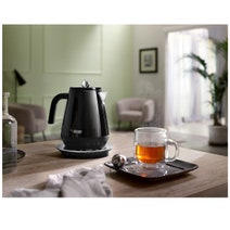 DeLonghi Eclettica Variable Temperature Kettle Black KBY2011BK hero image
