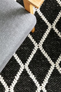 Rug Culture Huxley Extra Large Black & Off White Rug 320X230CM - HU-BLK-320230 hero image