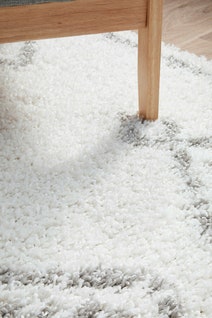 Rug Culture Casablanca Larger White & Silver Rug 290X200CM - CBA-TEM-WHT-290X200 hero image