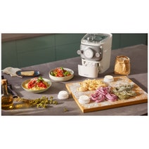 Philips 7000 Series Pasta & Noodle Maker White HR2660-00 hero image
