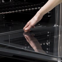 SMEG 90cm Victoria Dual Fuel Pyrolytic Freestanding Stove TRA90GPP hero image