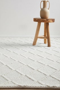 Rug Culture Huxley Medium Off White Rug 225X155CM - HU-WHITE-225155 hero image