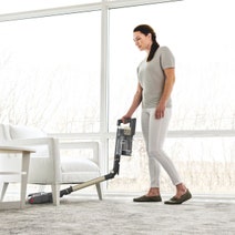 Shark Stratos Cordless Pet Pro Vacuum with Clean Sense IQ IZ400 hero image