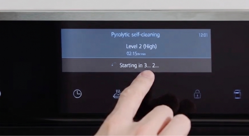 Selecting a self-cleaning cycle on a pyrolytic oven
